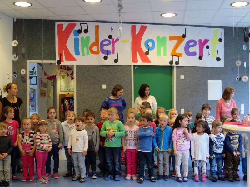 Zur Begrüßung sangen die Kinder verschiedene Lieder