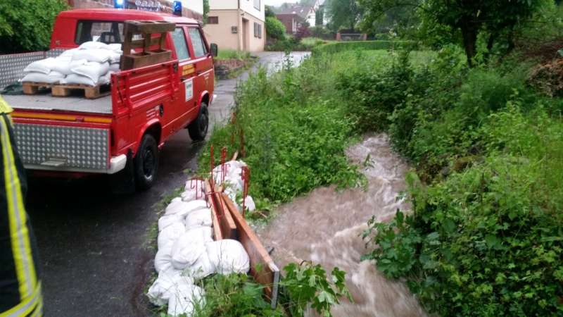 Sandsäcke wurde platziert (Feuerwehr Weinheim)