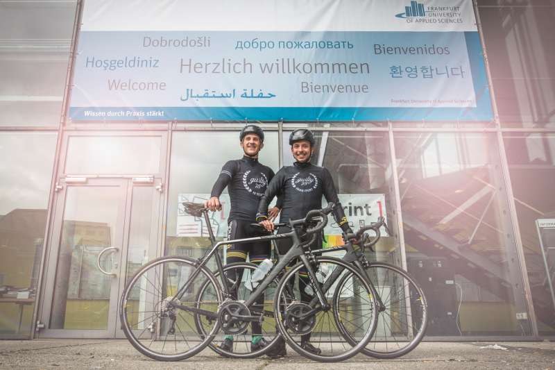 Die beiden Rennradfahrer Johannes Rosenberger und Thomas John (Foto: Sabrina Kraal)