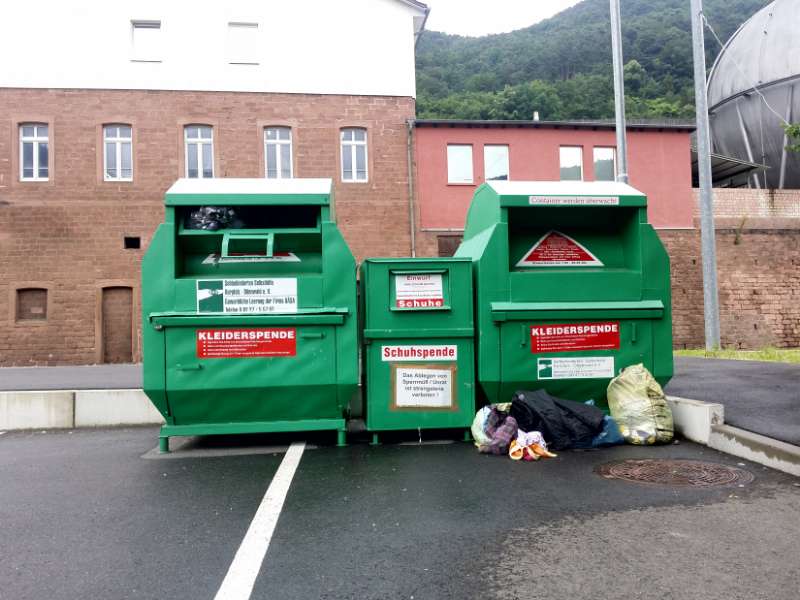 Die Altkleidercontainer wurden in den Bereich an der Hauptstraße versetzt (Foto: Metropolnews)