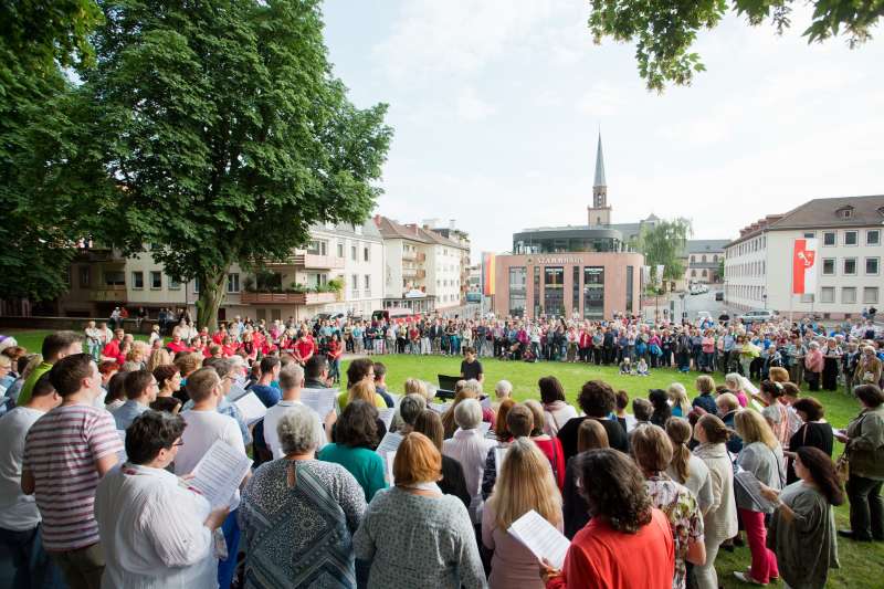 Chor der Chöre auf dem Domvorplatz (Foto: Bernward Bertram)