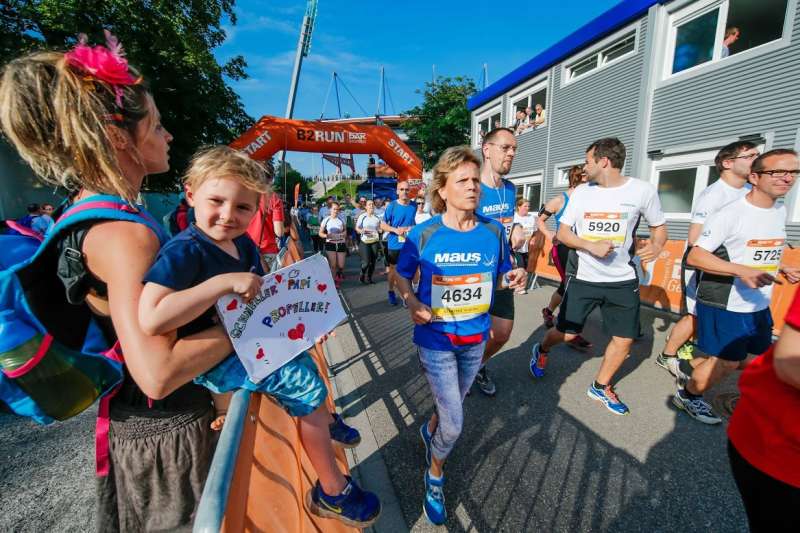 Junge Unterstützung am Streckenrand (B2RUN/Stephan Schütze)