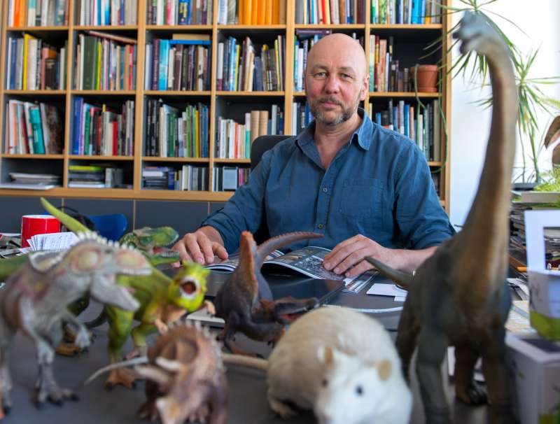 Museumsleiter Bernd Herkner an seinem Schreibtisch (Foto: Bernd Kammerer)