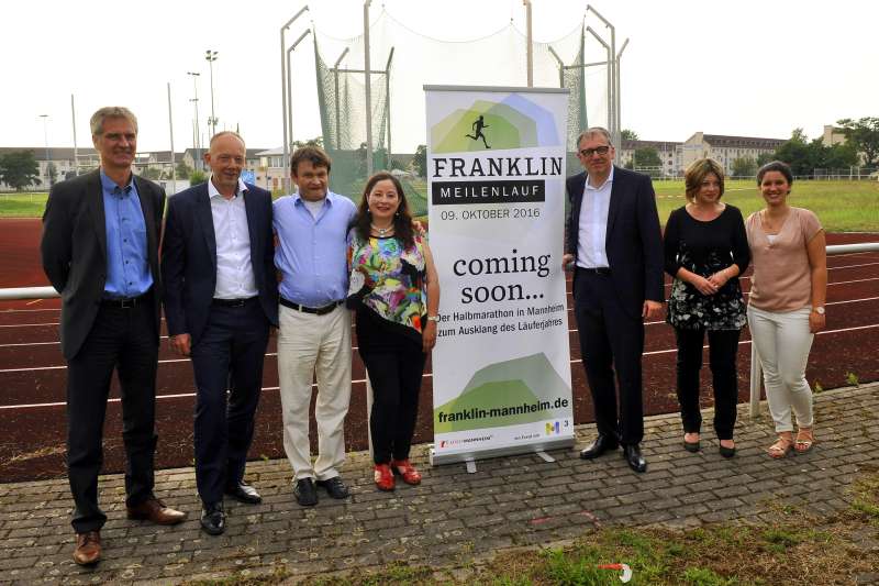 Foto von den Anwesenden bei der Pressekonferenz im Woods Memorial Stadium (Foto: rhein-neckar-picture.de). 