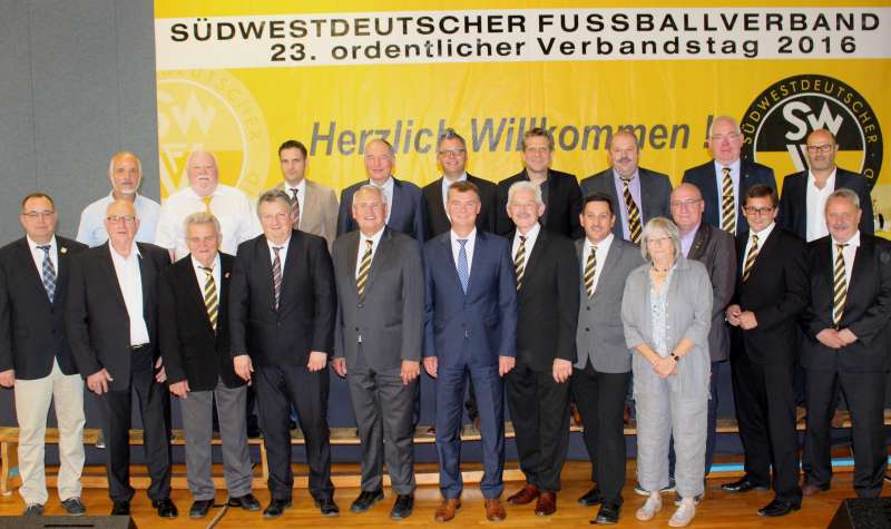 Beim Verbandstag in Edenkoben gewählt: Das Präsidium des Südwestdeutschen Fußballverbandes. (Foto: SWFV)