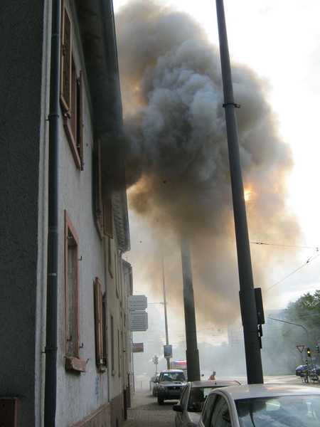 Die RTW-Besatzung sah zufällig den Rauch und erkannte die drohende Gefahr