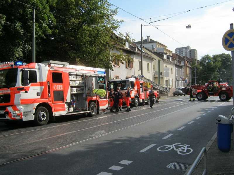 Es entstand ein Sachschaden von rund 100.000 Euro, so die Feuerwehr.