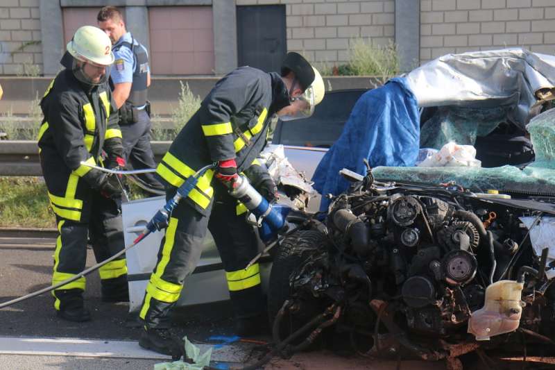 Rettungsarbeiten der Feuerwehr (Foto: Feuerwehr Frankfurt am Main)