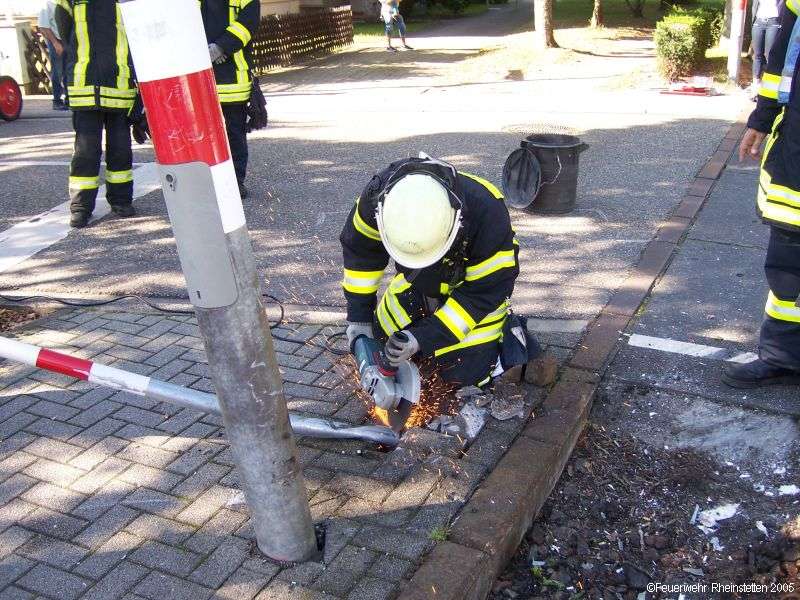 Die Feuerwehr entfernte ein Verkehrszeichen (Foto: Feuerwehr Rheinstetten)