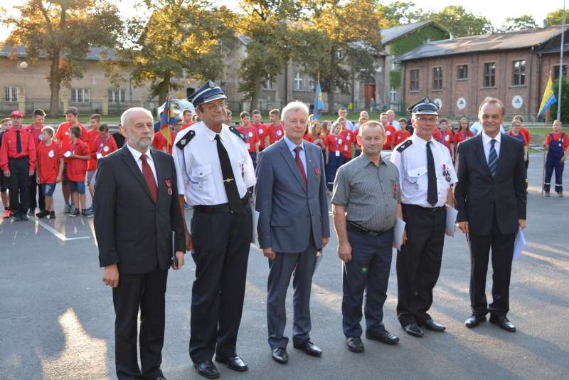 Landrat Dr. Fritz Brechtel (r.) besuchte die Jugendlichen (Foto: Kreisverwaltung Germersheim)