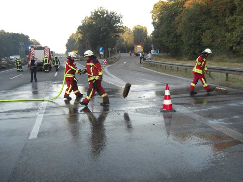 Die Reinigungsarbeiten sorgen für den Rückstau im morgendlichen Berufsverkehr