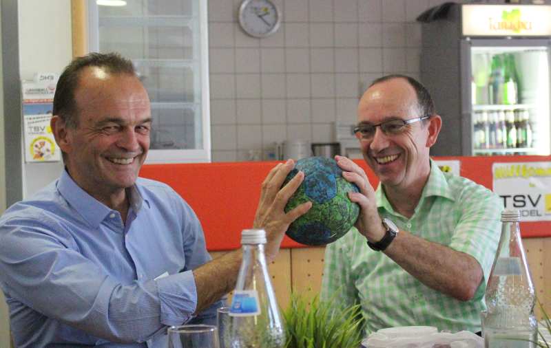 TSV-Gesamtvorstand Josef Vollmer (r.) und Landrat Dr. Fritz Brechtel (Foto: pfalz-express)