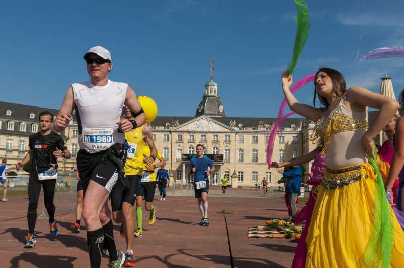 Am Karlsruher Schloss (Foto: Marathon Karlsruhe e.V.)