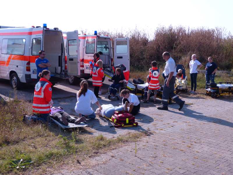 DRK-Helfer (Foto: Medienteam Feuerwehr Neustadt)