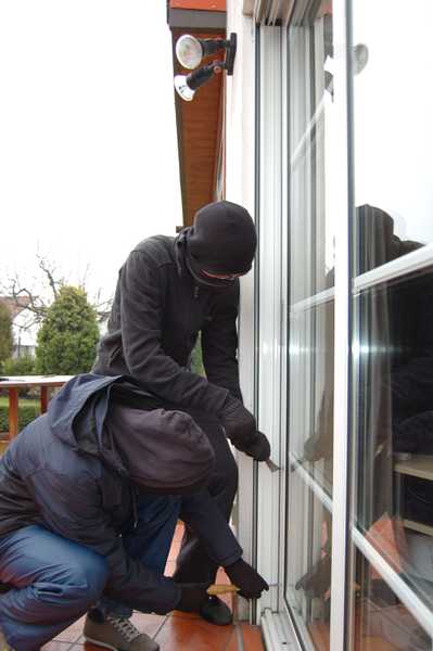 Schlecht gesicherte Türen und Fenster stellen kein Hindernis dar