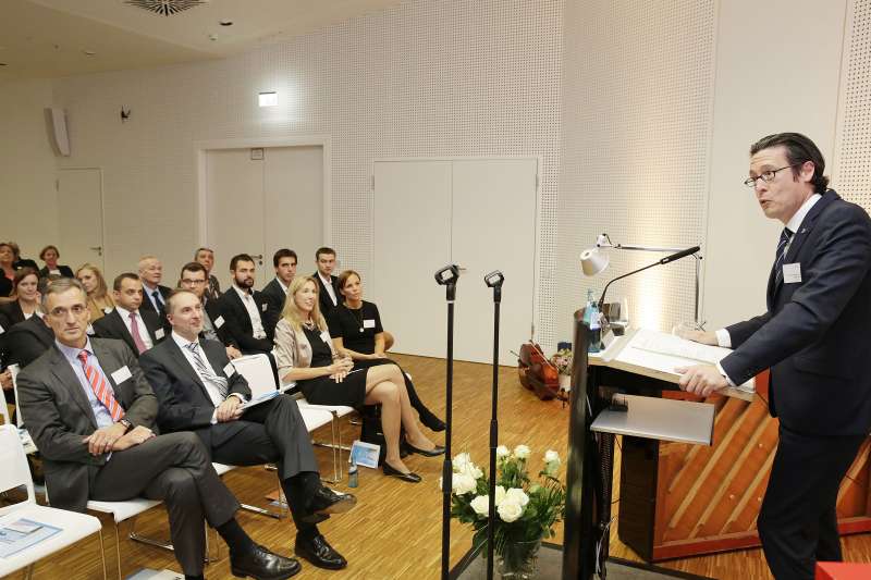  „Das Thema Luftverkehr ist eng mit unserem Standort und damit auch mit unserer Hochschule verbunden“, betonte Prof. Dr. Frank E.P. Dievernich, Präsident der Frankfurt UAS.  (Foto: Fraport AG/Stefan Rebscher)