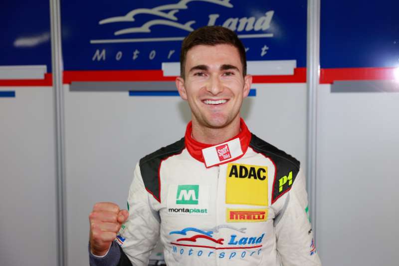 Connor De Phillippi bejubelt seine dritte Pole-Position (Foto: ADAC Motorsport)