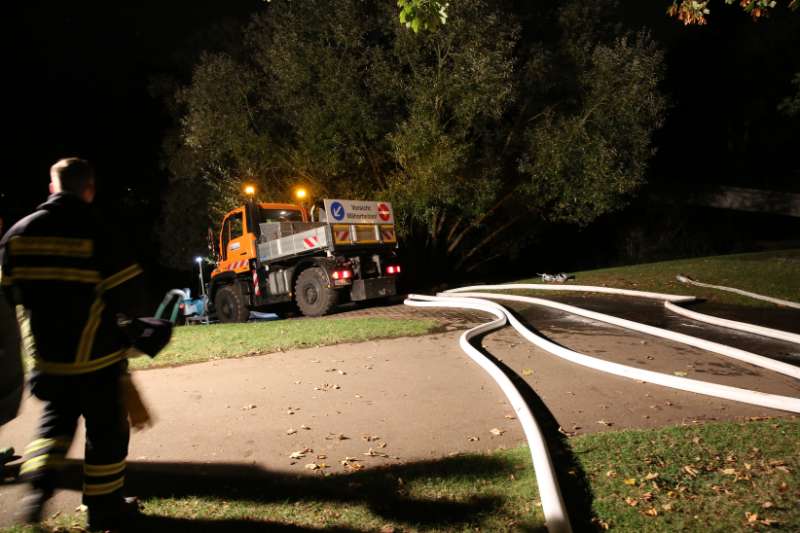 Pumpeneinweisung mit dem Bauhof. (Foto: Feuerwehr)