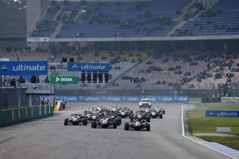 1 Lance Stroll (CAN, Prema Powerteam, Dallara F312 - Mercedes-Benz) taking the lead from 17 Maximilian Günther (DEU, Prema Powerteam, Dallara F312 – Mercedes-Benz), 2 Nick Cassidy (NZL, Prema Powerteam, Dallara F312 - Mercedes-Benz)