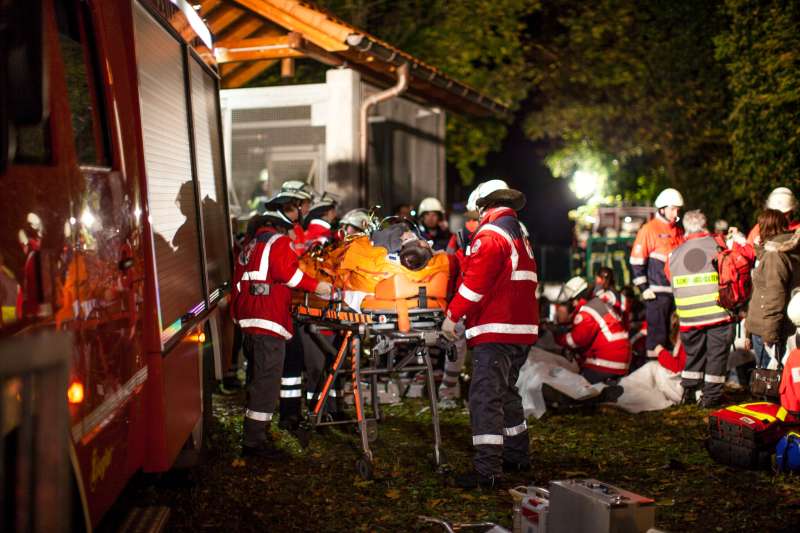 Verletztenversorgung (Foto: Stephan Dinges, Feuerwehr Mainz)