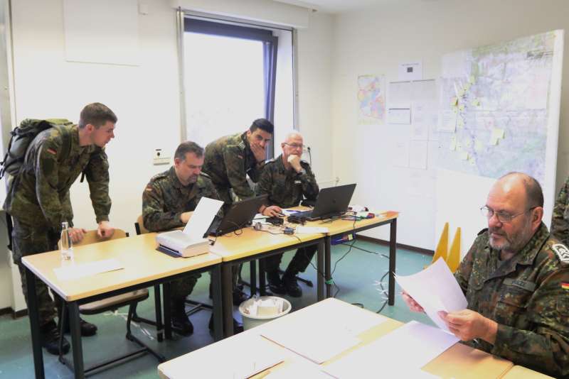 Hilfeleistungsanträge laufen beim KVK Rhein-Lahn-Kreis ein (Foto: LKdo RP/Welk)