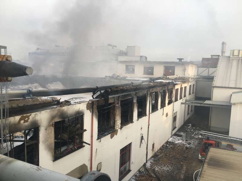 Die Lagerhalle am nächsten Morgen (Foto: Feuerwehr Weinheim)