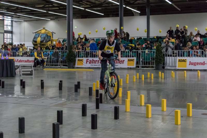 Hochkonzentriert meisterte der elfjährige Salli Wiese vom AMC Reilingen den anspruchsvollen Achter und belegte beim ADAC Bundesendturnier in Münster einen glänzenden dritten Platz. (Foto: ADAC)