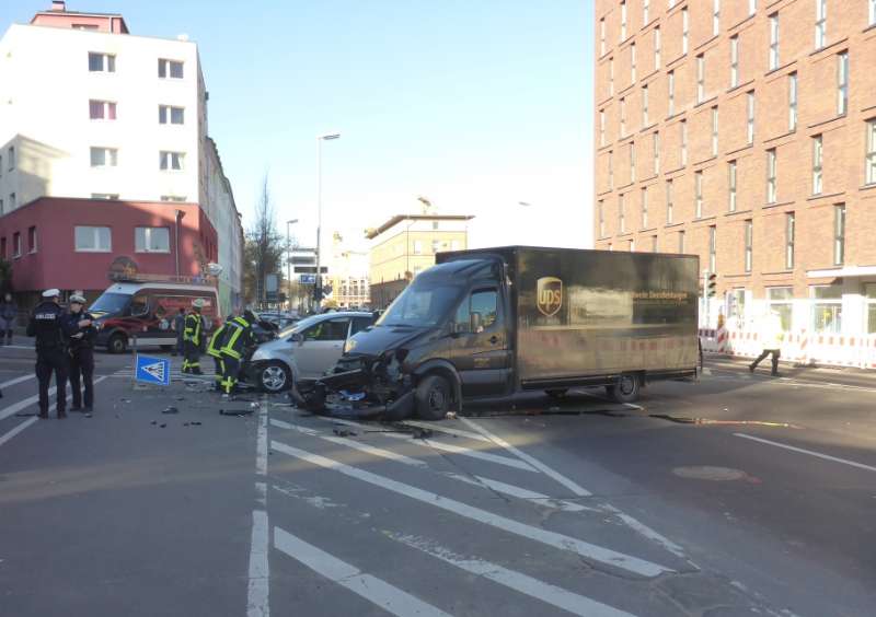 Die zwei beschädigten Fahrzeuge (Foto: Feuerwehr Mainz)
