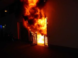 Ein Müllraum brannte in voller Ausdehnung. (Foto: Feuerwehr Mainz)