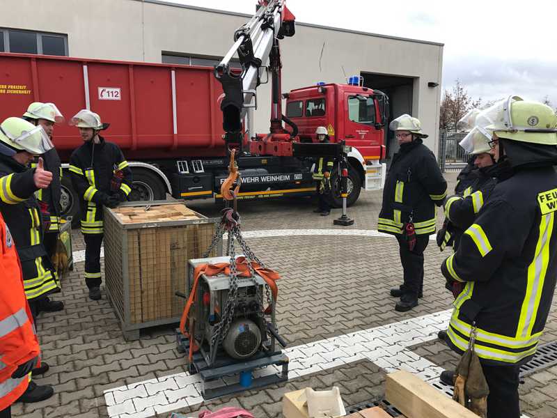 Die 2-tägige Ausbildung der Feuerwehr Weinheim am Ladekran