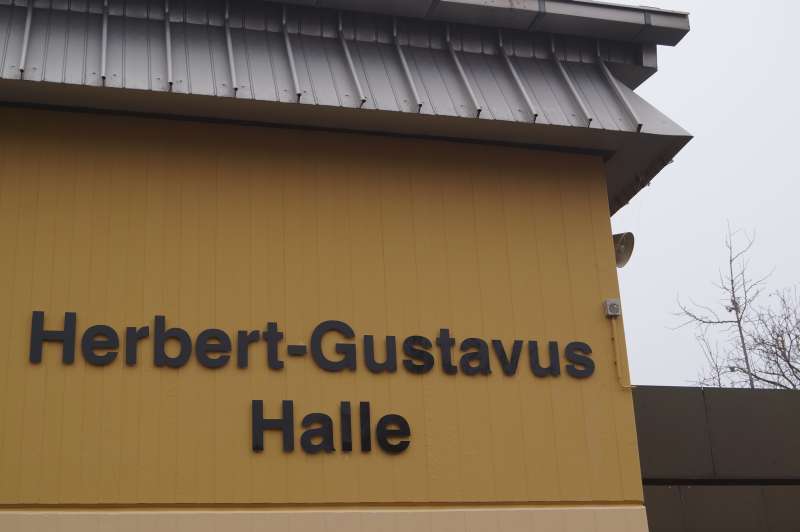 Schriftzug an der Halle außen (Foto: Kreisverwaltung Bad Dürkheim)