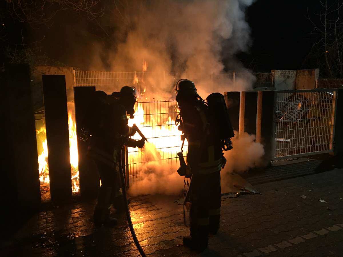 Flächenbrand in der Waidallee (Foto: Ralf Mittelbach)