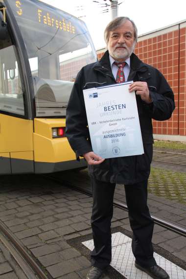 Auf eine beeindruckende Bilanz als Ausbilder kann Kurt Schwab zurückblicken. Auch in diesem Jahr zeichnete die Industrie- und Handelskammer die VBK als einen der besten Ausbildungsbetriebe in der Region aus (Foto: VBK)