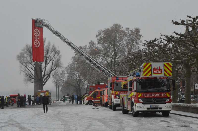 Ausstellung am Rhein-Ufer