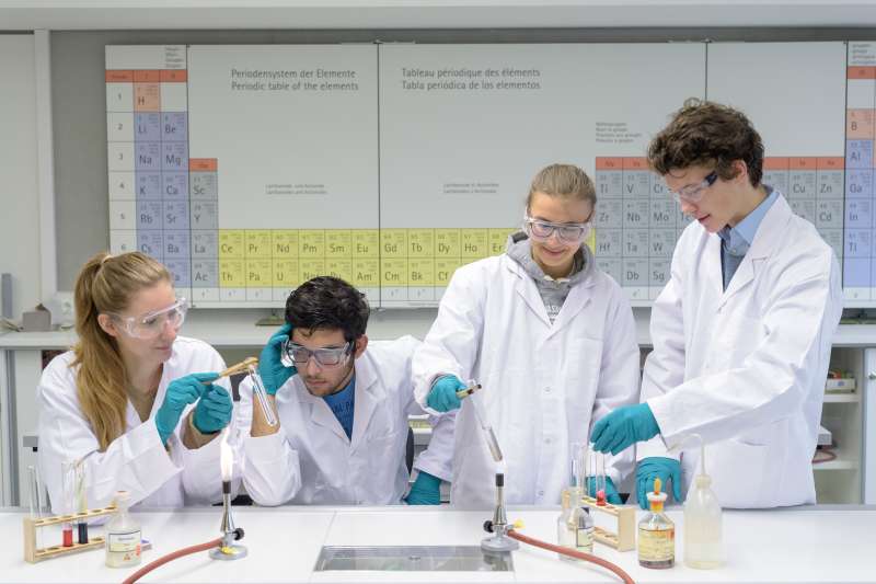 Naturwissenschaften erleben in modernen Unterrichtsräumen: Die neuen naturwissenschaftlichen Fachklassen des Bunsen-Gymnasiums bieten den Schülerinnen und Schülern beste Rahmenbedingungen. (Foto: Philipp Rothe)