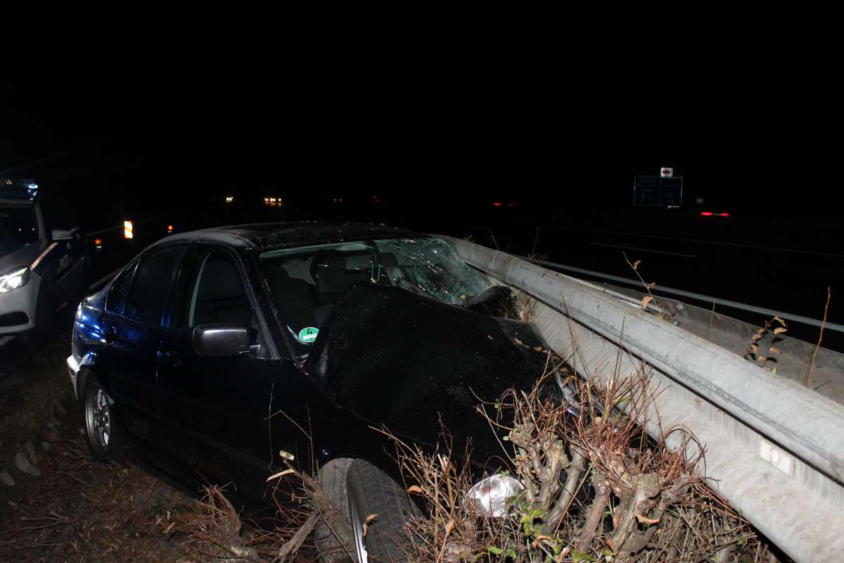 Auto kaputt, Geldstrafe und Fahrverbot verhängt (Foto: Polizei)