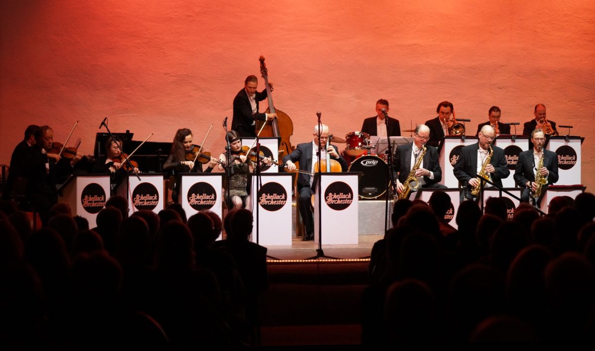 Das Schellack Orchester im Von-Busch-Hof (Foto: Holger Knecht)