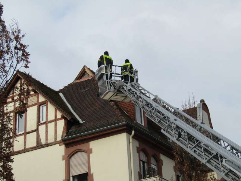 Sturmeinsatz Carl-Theodor-Straße (Foto: Feuerwehr)