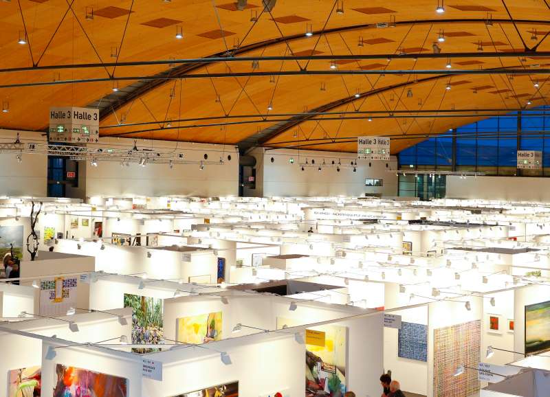 Blick in die Halle 3 der art KARLSRUHE. (Foto: KMK / Jürgen Rösner)