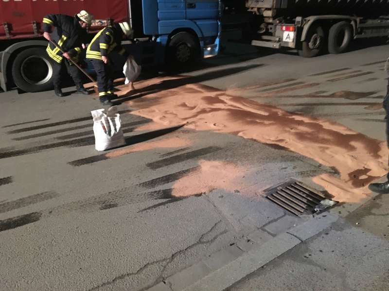 Der Kraftstoff wurde gebunden (Foto: Ralf Mittelbach)