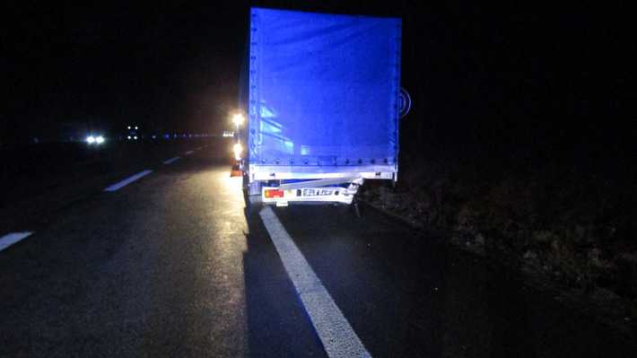 Der Unfallfahrer fuhr ungebremst auf den Kleintransporter auf