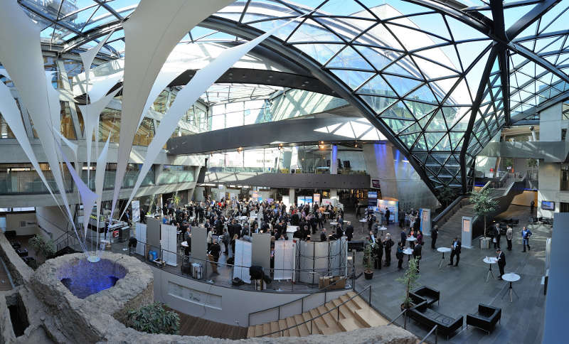 Eingangsfoyer atrium (Foto: Holger Ullmann)