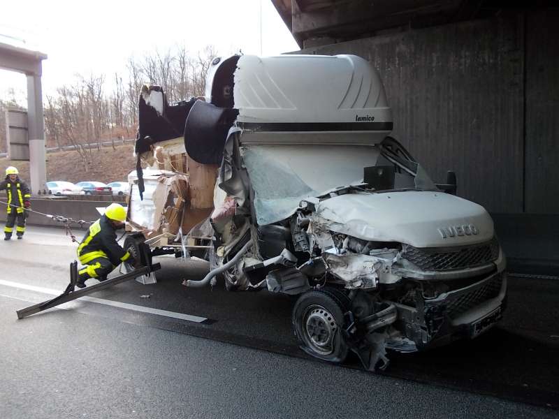 Unfallstelle (Foto: Feuerwehr Frankfurt)