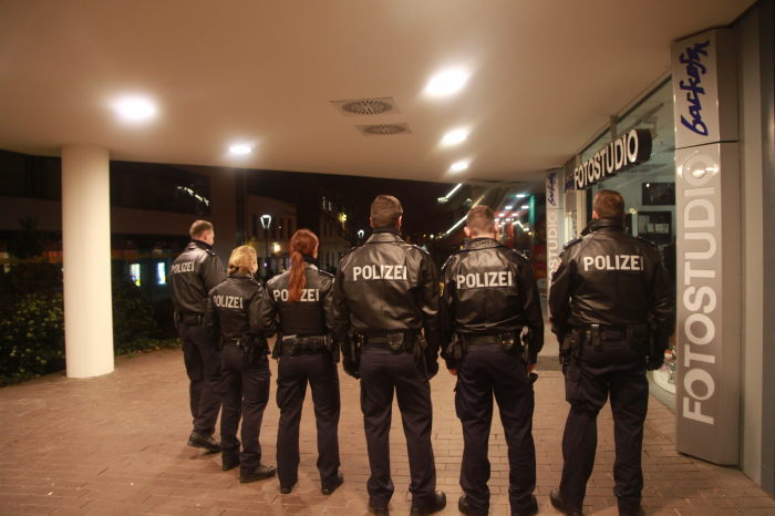 Am Rathauscenter ein Gruppenbild mit Damen. Danach ging es über den Hemshof wieder zurück zum Transporter