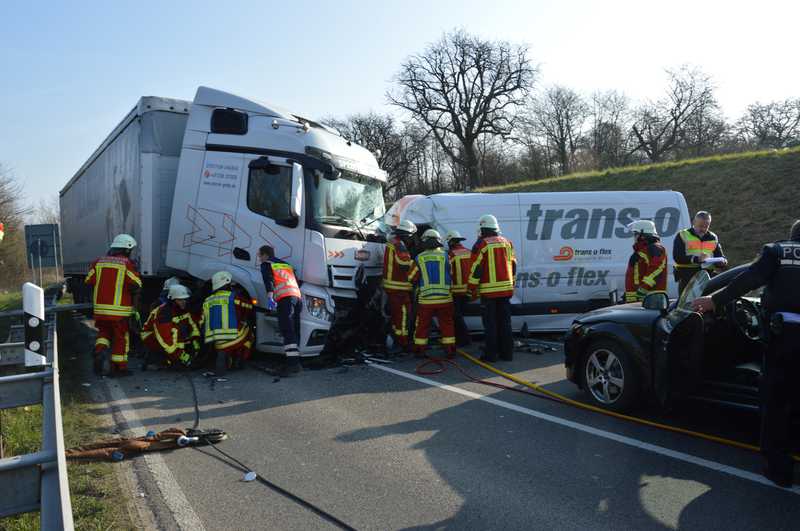 Trotz sofortiger Rettungsmaßnahmen verstarb der Fahrer