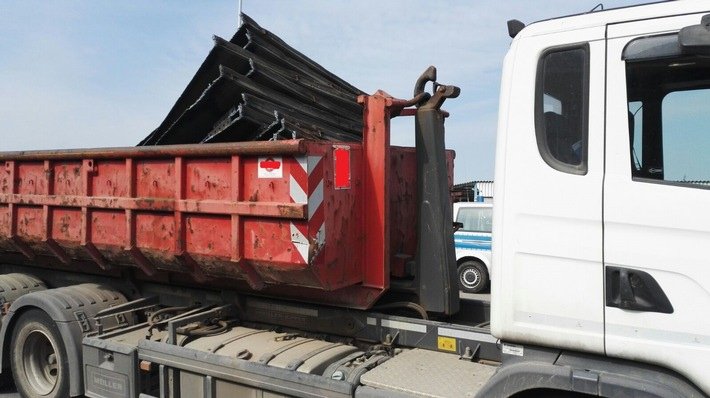 Das Transportieren und Entsorgen von Abfällen unterliegen strengen Regelungen
