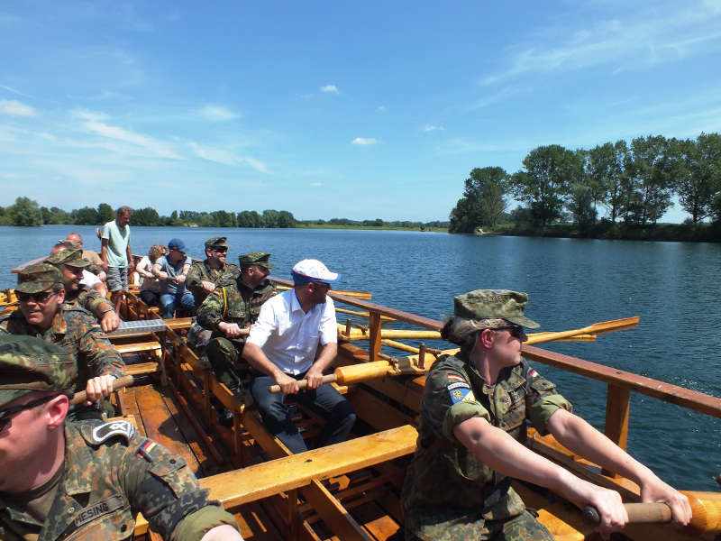 Auf dem Römerschiff „Lusoria Rhenana“ (Foto: Bundeswehr)