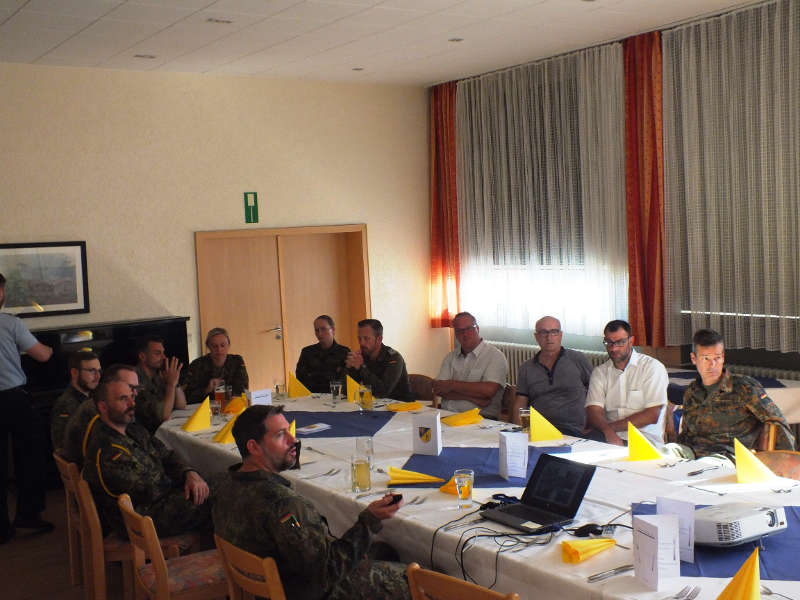 Vortrag von Oberstleutnant Olboeter (Foto: Bundeswehr)