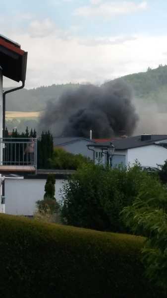 Die Rauchsäule ist weithin sichtbar