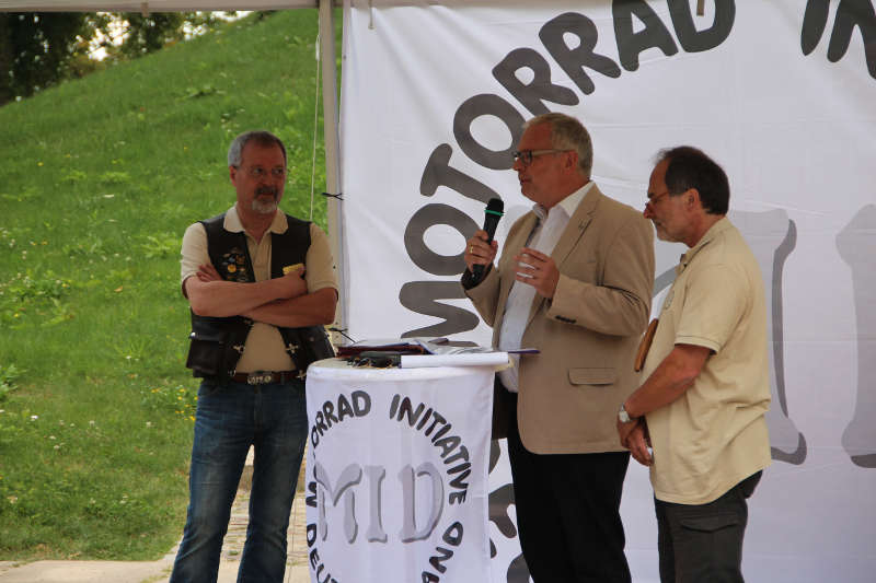 Rolf „Hilton“ Frieling (MID), Landrat Hans-Ulrich Ihlenfeld, Hans Kaiser (MID) (Foto: MID/Herbert Pieper)